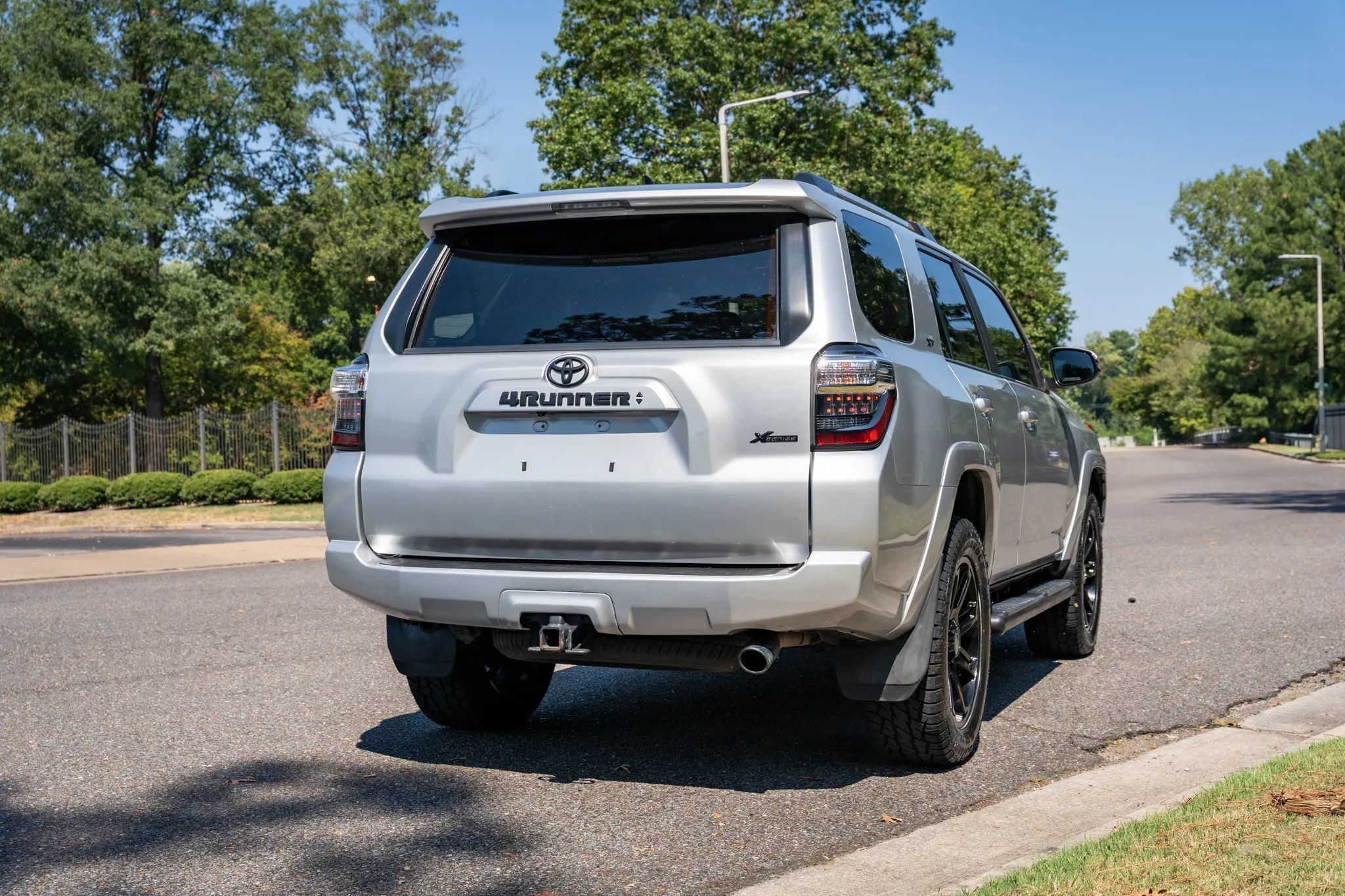 Used 2022 Toyota 4Runner SR5 Premium w/ Moonroof Package AWD/4WD image 6