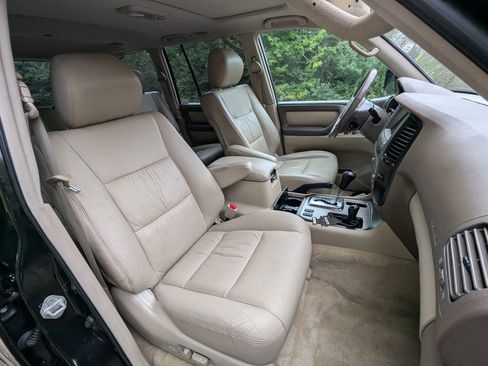 Used 2005 Toyota Land Cruiser image 19