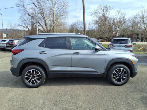 Used 2026 Chevrolet TrailBlazer LT w/ Convenience Package image 2