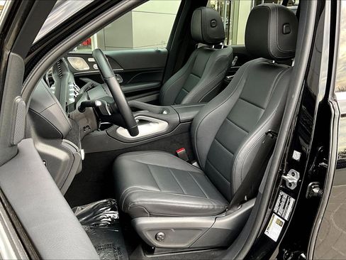 Used 2024 Mercedes-Benz GLS 450 4MATIC image 25