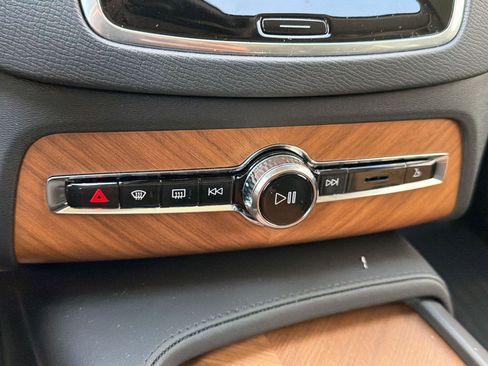 Used 2024 Volvo XC90 B6 Plus w/ Protection Package Premier AWD/4WD image 18