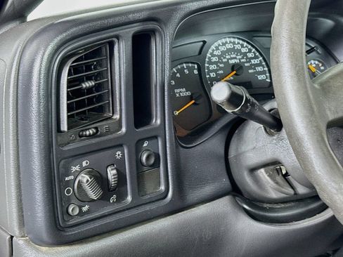 Used 2004 Chevrolet Silverado 2500 W/T RWD image 9