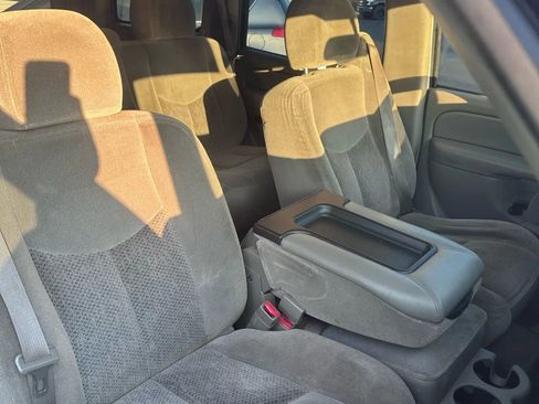 Used 2004 Chevrolet Tahoe LS image 30