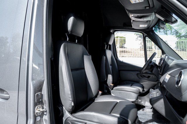 Used 2025 Mercedes-Benz Sprinter 2500 image 16