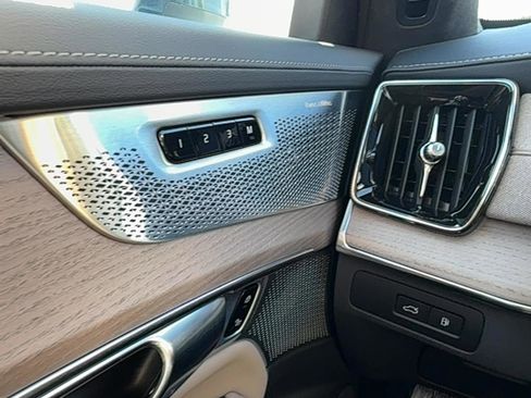 Used 2025 Volvo XC90 T8 Ultra image 18