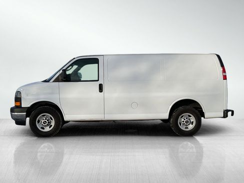 Used 2017 GMC Savana 2500 image 2