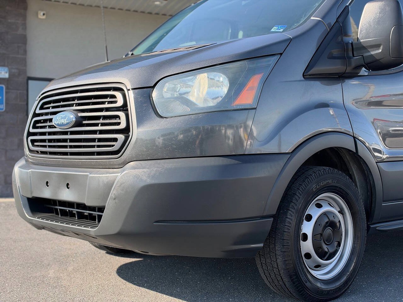 Used 2017 Ford Transit 150 XL RWD image 38