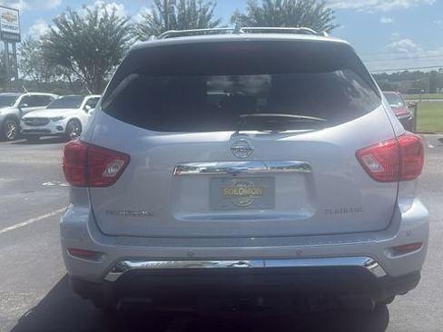 Used 2019 Nissan Pathfinder Platinum FWD image 6