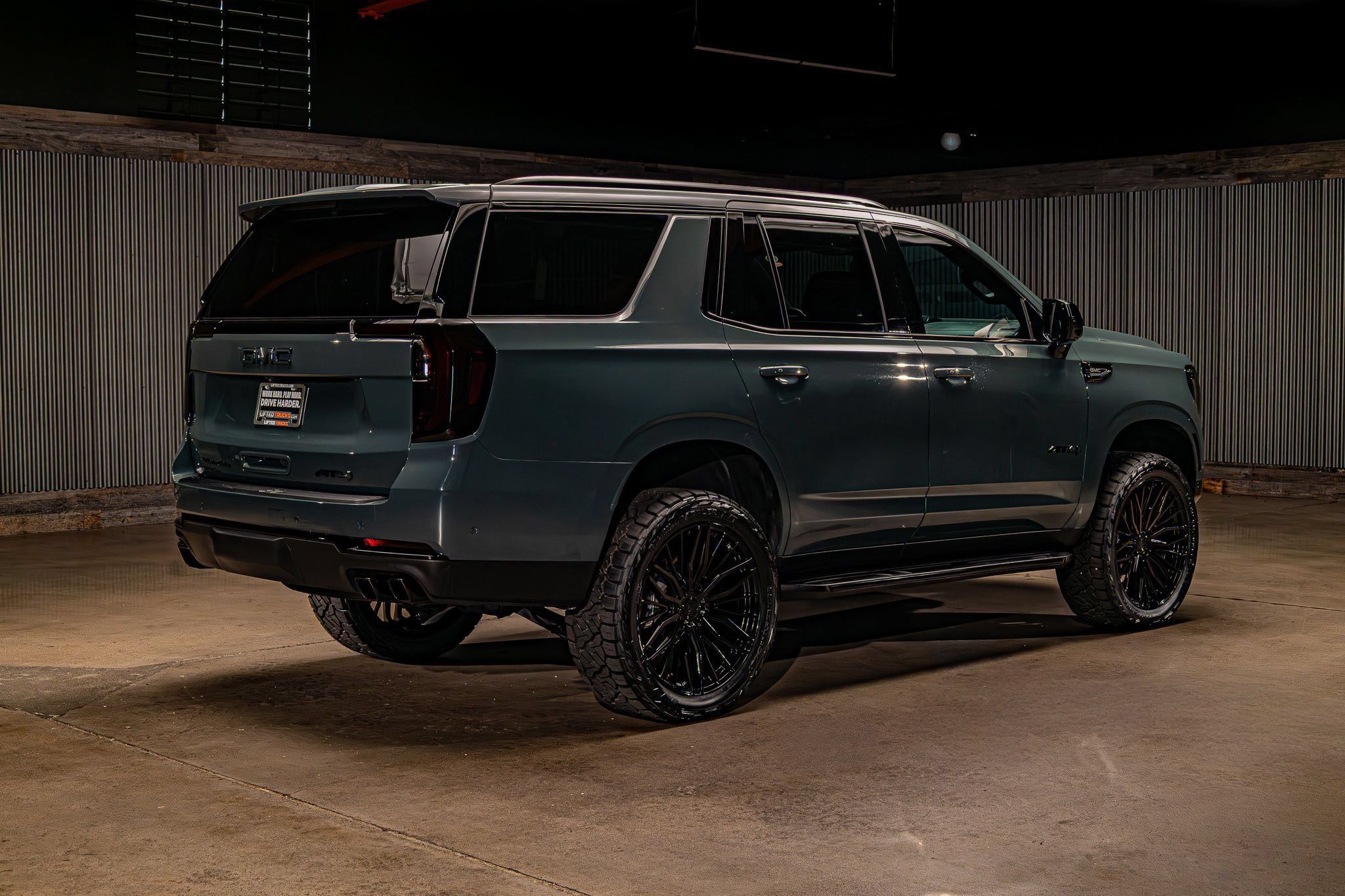 Used 2025 GMC Yukon AT4 w/ LPO, AT4 Appearance Package AWD/4WD image 10