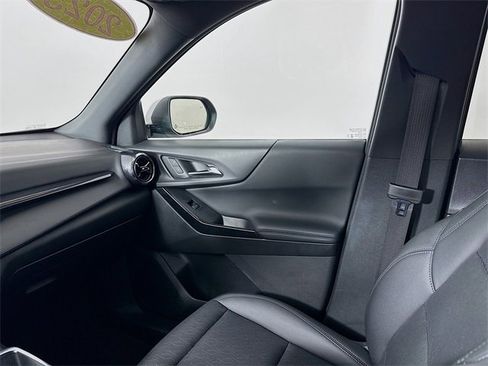 Used 2025 Chevrolet Equinox LT w/ Convenience Package II image 24