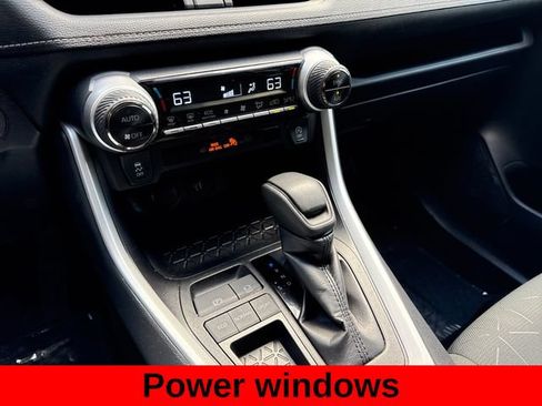 Used 2025 Toyota RAV4 XLE FWD image 19