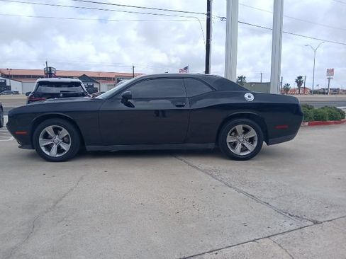 Used 2016 Dodge Challenger SXT RWD image 6
