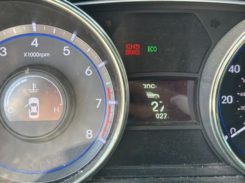 Used 2011 Hyundai Sonata SE w/ Navigation & Sunroof Pkg 4 FWD image 5