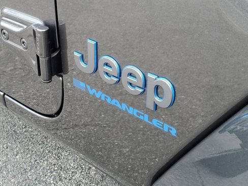 Certified 2025 Jeep Wrangler Unlimited Sahara w/ Safety Group AWD/4WD image 6