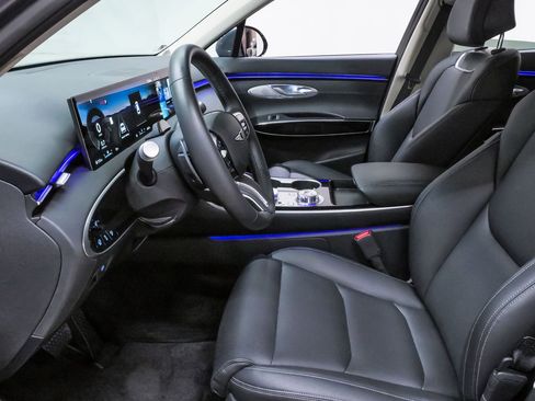 Certified 2026 Genesis GV70 2.5T AWD/4WD image 9