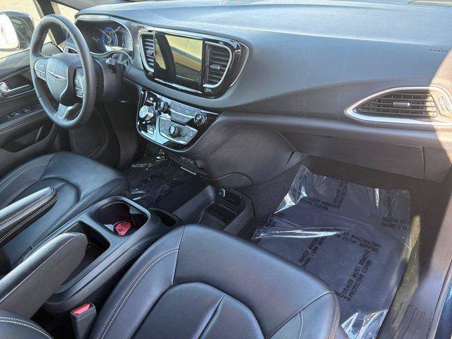 Used 2025 Chrysler Pacifica Select FWD image 11
