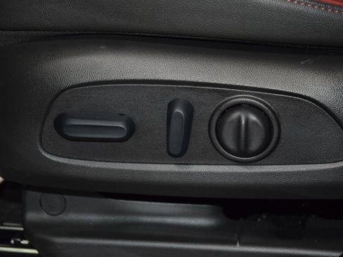 Used 2025 Chevrolet TrailBlazer RS w/ Convenience Package image 39