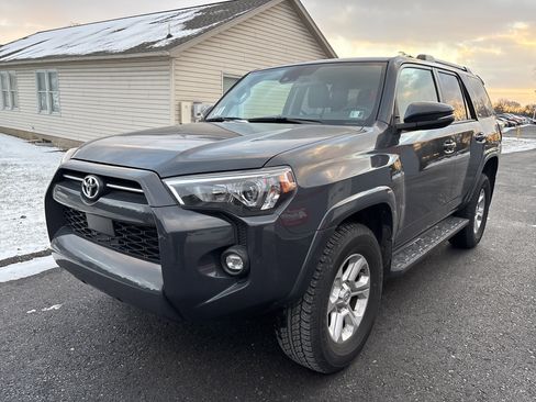 Certified 2024 Toyota 4Runner SR5 Premium image 7