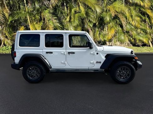 Used 2024 Jeep Wrangler Unlimited Sport AWD/4WD image 4