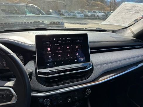 Used 2023 Jeep Compass Latitude image 22