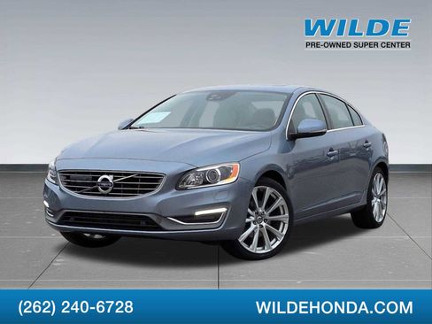 Used 2017 Volvo S60 T5 Inscription Platinum image 1