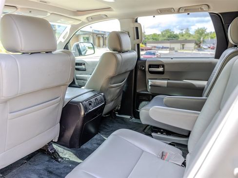 Used 2018 Toyota Sequoia Limited w/ Safety & Convenience Package RWD image 30