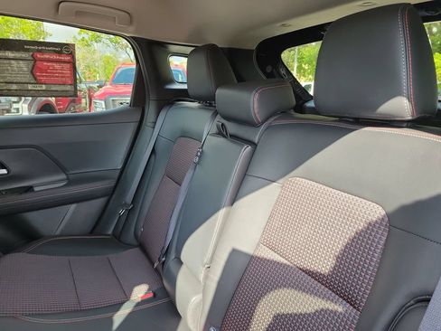 Certified 2025 Nissan Kicks SR FWD image 15