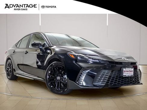 Used 2026 Toyota Camry SE FWD image 2