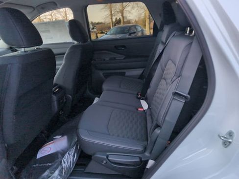 New 2025 Nissan Pathfinder SV w/ Black Appearance Package image 10