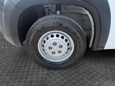 Used 2025 RAM ProMaster 2500 w/ Convenience Group FWD image 14