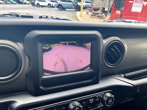 Used 2019 Jeep Wrangler Sport AWD/4WD image 9