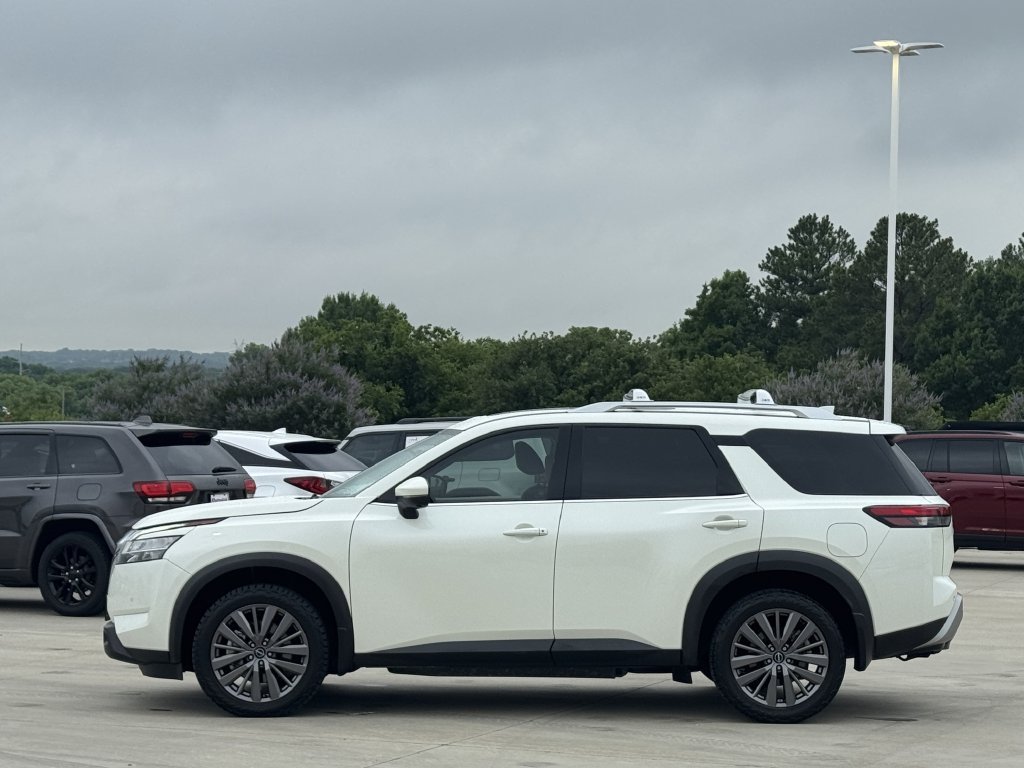 Used 2023 Nissan Pathfinder SL w/ SL Premium Package AWD/4WD image 3