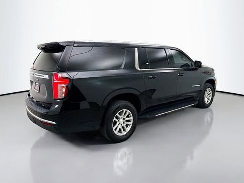 Used 2023 Chevrolet Suburban LT w/ Luxury Package image 8