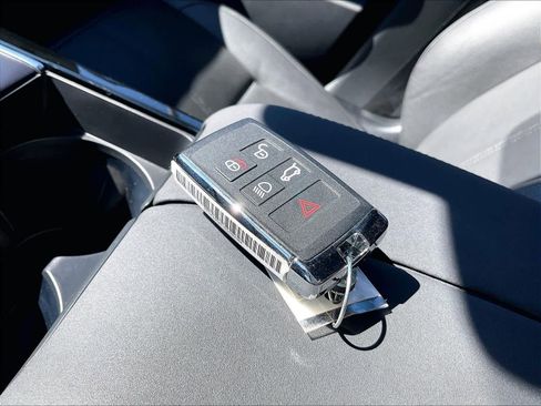 Used 2026 Land Rover Range Rover Velar Dynamic SE image 13