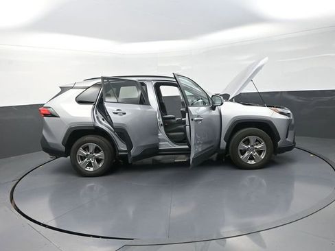 Used 2025 Toyota RAV4 XLE AWD/4WD image 45