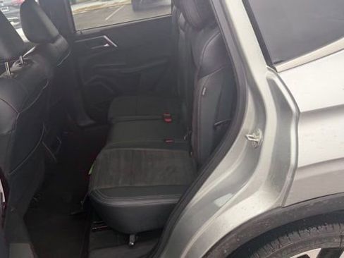 Used 2024 Mitsubishi Outlander AWD image 12