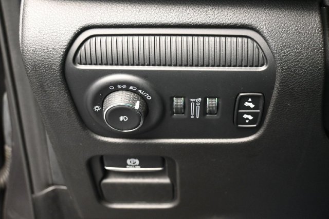 Used 2024 Jeep Wagoneer L Series III w/ Flexible Seating Group AWD/4WD image 32