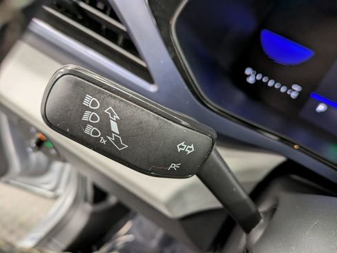 Used 2022 Volkswagen Taos SE image 18