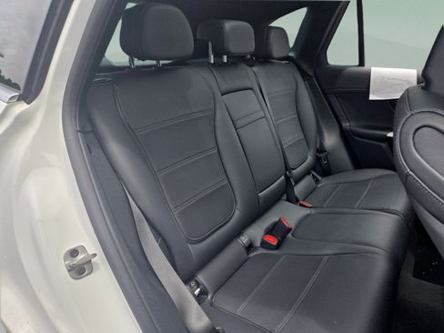 Used 2024 Mercedes-Benz GLC 300 image 27