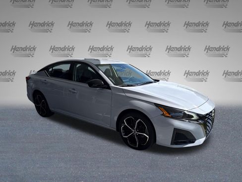 Used 2024 Nissan Altima 2.5 SR FWD image 2