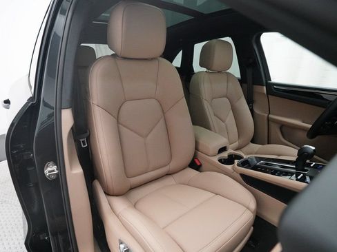 Used 2026 Porsche Macan AWD/4WD image 30