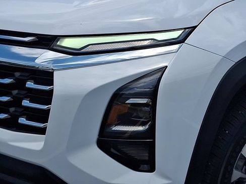 Used 2025 Chevrolet Equinox LT FWD image 9
