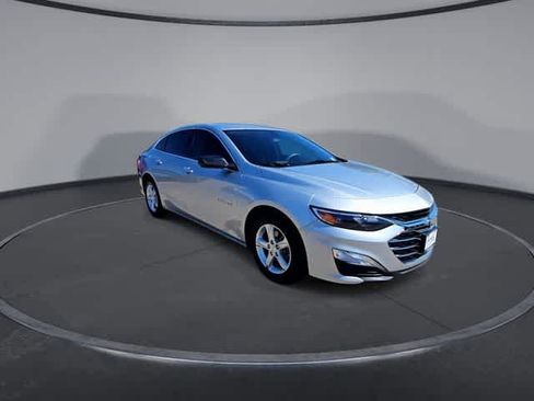 Used 2021 Chevrolet Malibu LS FWD image 2