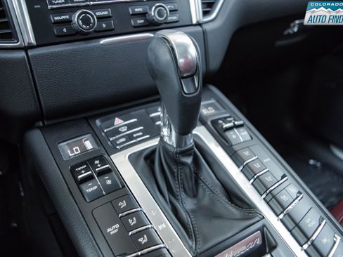 Used 2016 Porsche Macan Turbo AWD/4WD image 19