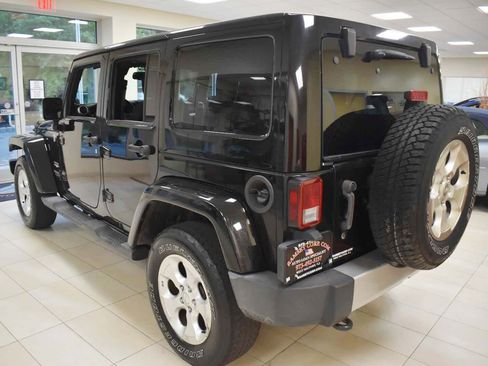 Used 2013 Jeep Wrangler Unlimited Sahara w/ Connectivity Group AWD/4WD image 6