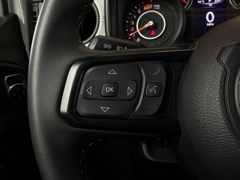Used 2025 Jeep Wrangler Unlimited Sport AWD/4WD image 31
