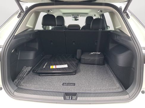 New 2025 Volkswagen Tiguan SE AWD/4WD image 29