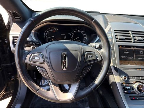 Used 2019 Lincoln MKZ Premiere image 17