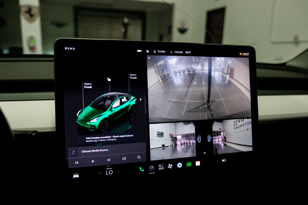 Used 2023 Tesla Model Y Long Range AWD/4WD image 23