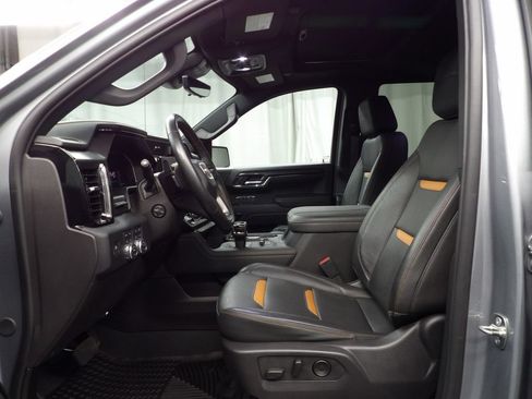 Used 2024 GMC Sierra 1500 AT4 w/ Technology Package AWD/4WD image 11